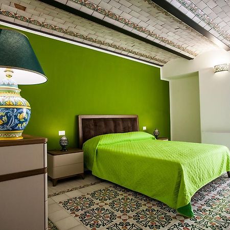Palazzo Pagliaro 호텔 산토스테파노디카마스트라 외부 사진