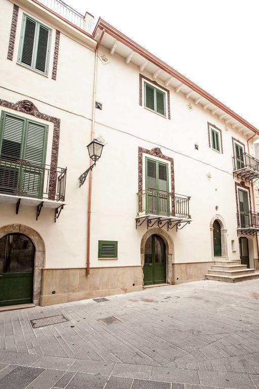 Palazzo Pagliaro 호텔 산토스테파노디카마스트라 외부 사진